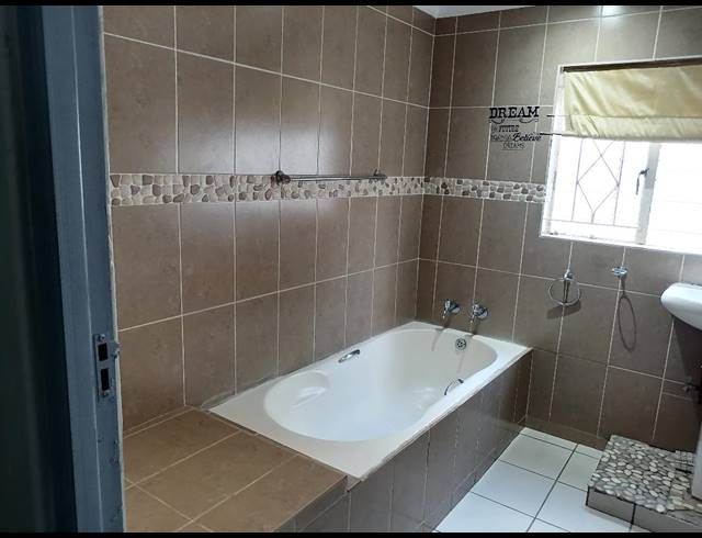 1 bed property to rent in WINCHESTER HILLS